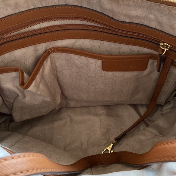 Brown Michael Kors bag. - Picture 3 of 4